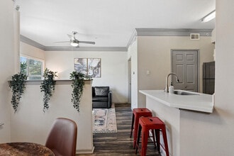 12100 Metric Blvd in Austin, TX - Foto de edificio - Building Photo