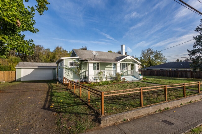 property at 2624 Columbia Blvd