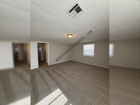 1064 NW 7th St in Moore, OK - Building Photo