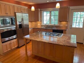 68 Walnut Hill Rd in Newton, MA - Foto de edificio - Building Photo