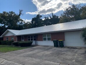 467 N Kentucky Ave in Umatilla, FL - Building Photo - Building Photo