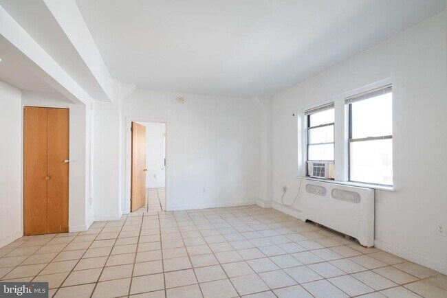 1321-23 Spruce St, Unit 8E in Philadelphia, PA - Building Photo - Building Photo