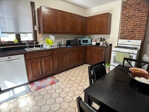 1078 South St in Boston, MA - Building Photo - Building Photo
