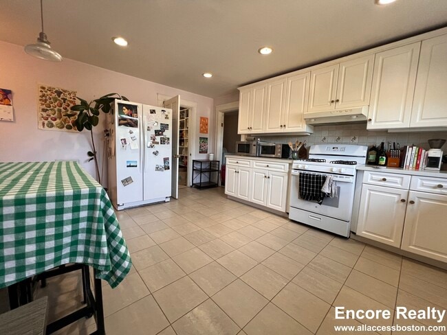 9 Kenwood St in Brookline, MA - Foto de edificio - Building Photo