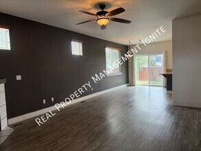 20573 Button Brush Ave in Bend, OR - Building Photo - Building Photo