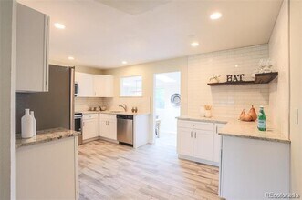1322 S Quieto Ct in Denver, CO - Building Photo - Building Photo