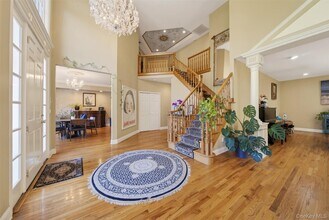 2 Tappanwood Dr in Locust Valley, NY - Building Photo - Building Photo
