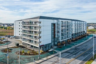 Eagle Pointe in Kanata, ON - Building Photo - Building Photo