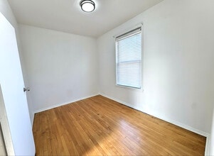 2908 N Springfield Ave, Unit 2R in Chicago, IL - Foto de edificio - Building Photo