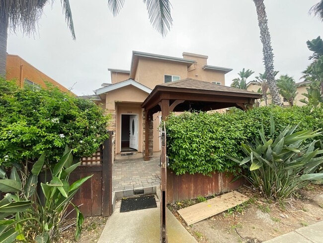 property at 1919 Diamond St