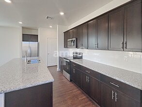 1710 Viaggio Ave in North Las Vegas, NV - Foto de edificio - Building Photo