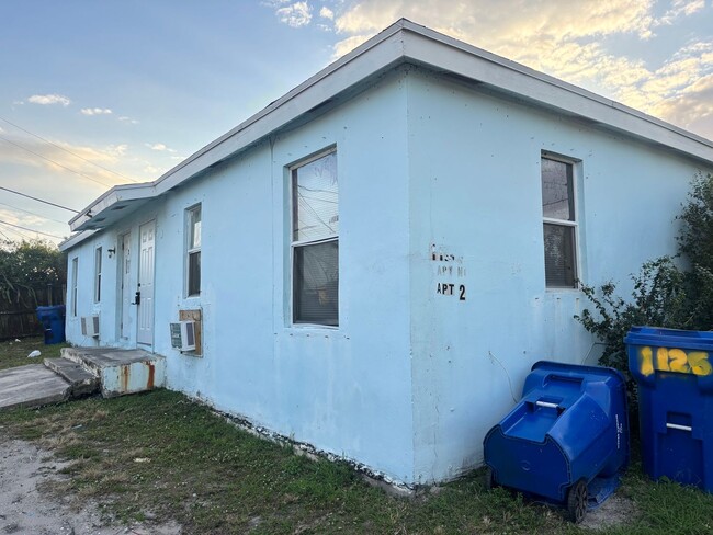 1125 W 28th St in Riviera Beach, FL - Building Photo - Building Photo