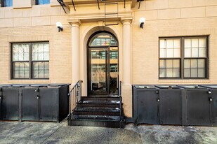 250 N 6th St in Brooklyn, NY - Building Photo