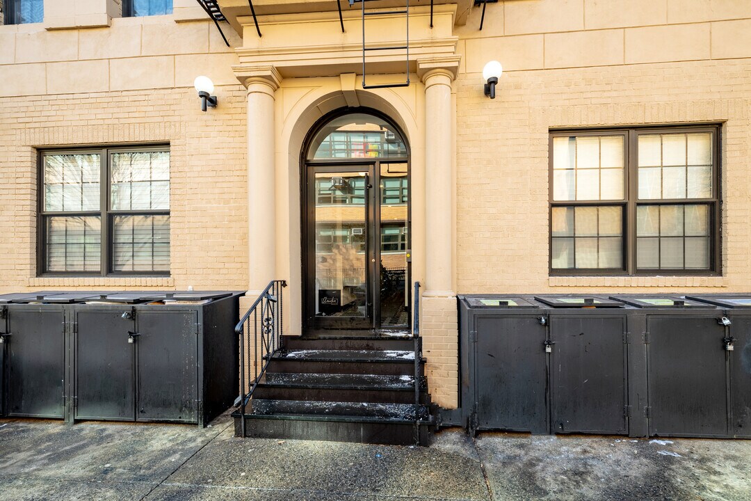 250 N 6th St in Brooklyn, NY - Foto de edificio