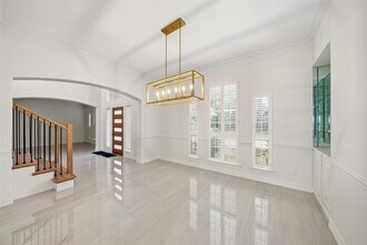 5622 Lake Pl Dr in Houston, TX - Building Photo - Building Photo