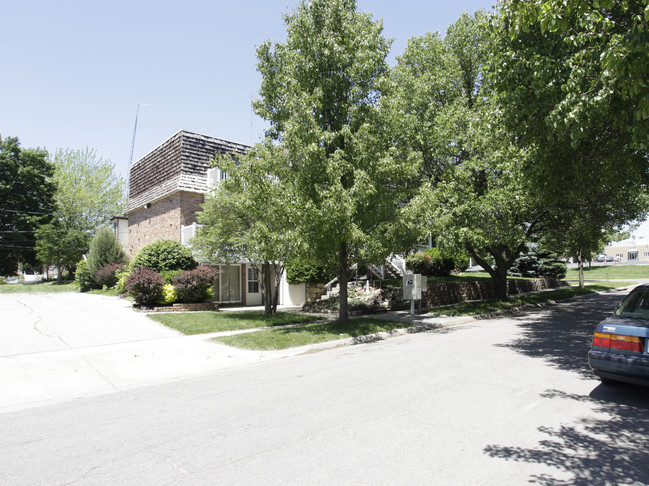 4001 S 51st St in Lincoln, NE - Foto de edificio - Building Photo