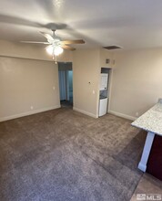 480 Sunshine Ln in Reno, NV - Building Photo - Building Photo