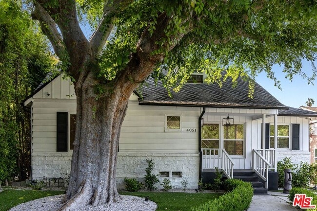 4051 Beverly Glen Blvd in Los Angeles, CA - Building Photo - Building Photo