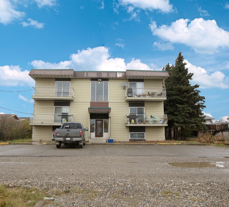 9827 97 Ave in Fort St John, BC - Building Photo