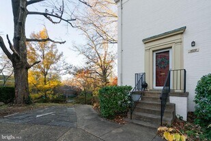 1629 Fitzgerald Ln in Alexandria, VA - Building Photo