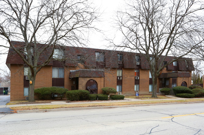 Forest View Manor in Waukegan, IL - Building Photo - Building Photo