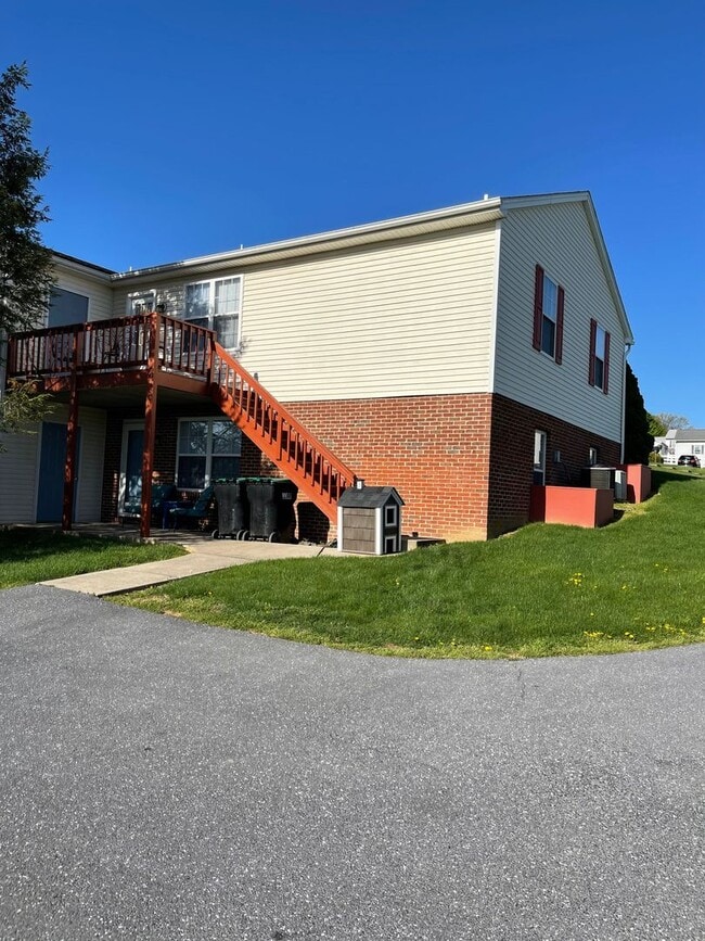 103 Weeping Willow Ln in Bridgewater, VA - Building Photo - Building Photo