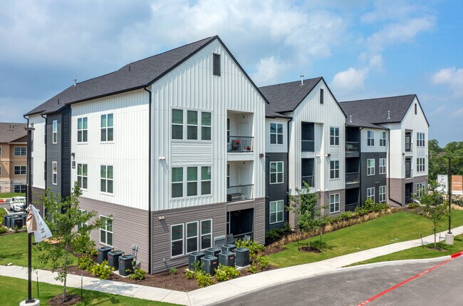 Lucent in Austin, TX - Foto de edificio - Building Photo