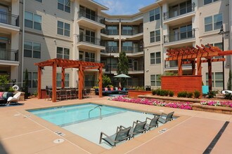 Centra at North Druid Hills in Atlanta, GA - Foto de edificio - Other