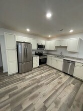 425 E James Dr in Strafford, MO - Foto de edificio - Building Photo