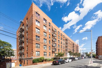 Compton House in Jamaica, NY - Foto de edificio - Building Photo