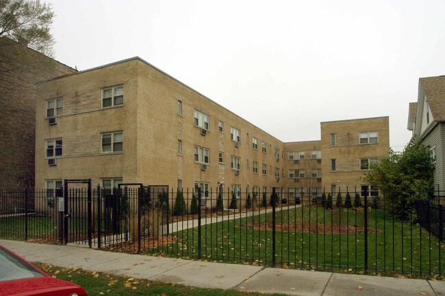 Estes Place Apartments in Chicago, IL - Building Photo - Building Photo