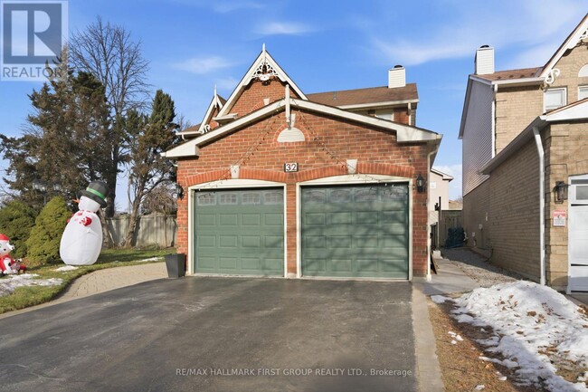 32 Hearne Crescent in Ajax, ON - Building Photo - Building Photo