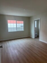 105 S Roosevelt Ave in Oxnard, CA - Building Photo - Building Photo