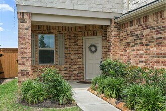 13202 Villa Sola Dr in La Marque, TX - Building Photo - Building Photo