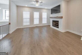 413 Bishop Ln in Woodstock, GA - Foto de edificio - Building Photo