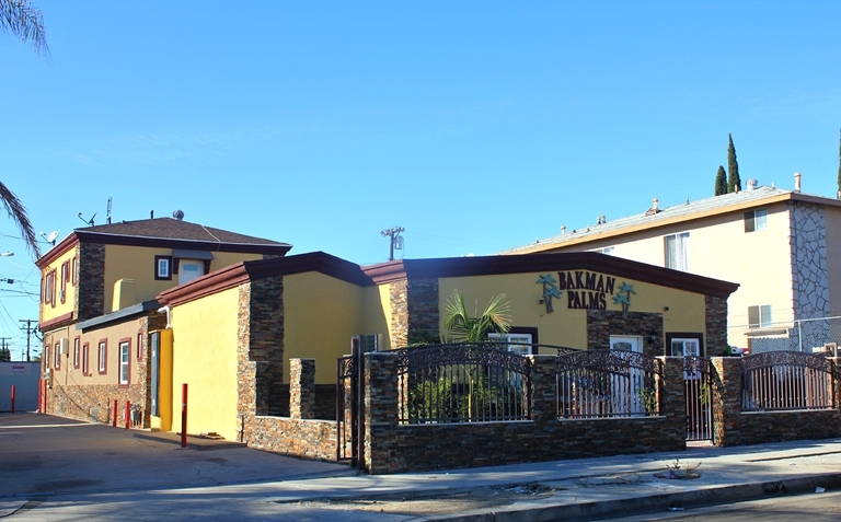 Bakman Palms in Sun Valley, CA - Building Photo