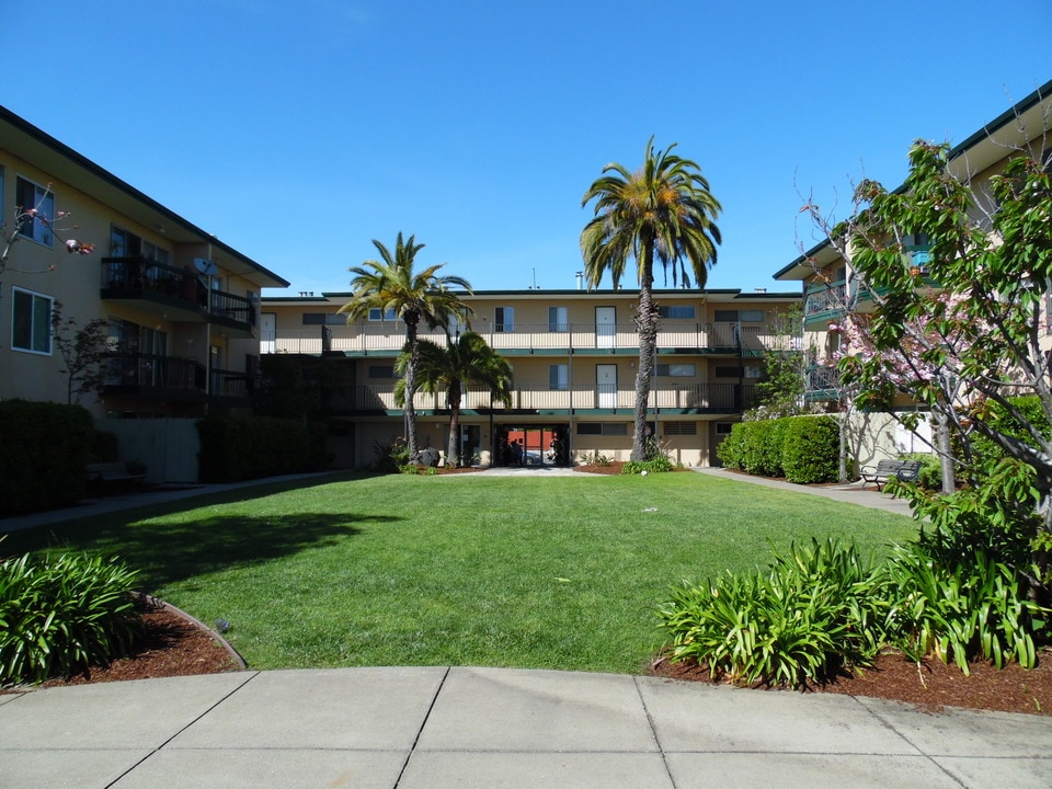 Californian Apartments in Alameda, CA - Building Photo