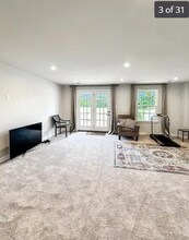 140 Freedom Wy in Gloucester Township, NJ - Foto de edificio - Building Photo