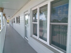 2381 Ecuadorian Way in Clearwater, FL - Building Photo - Building Photo