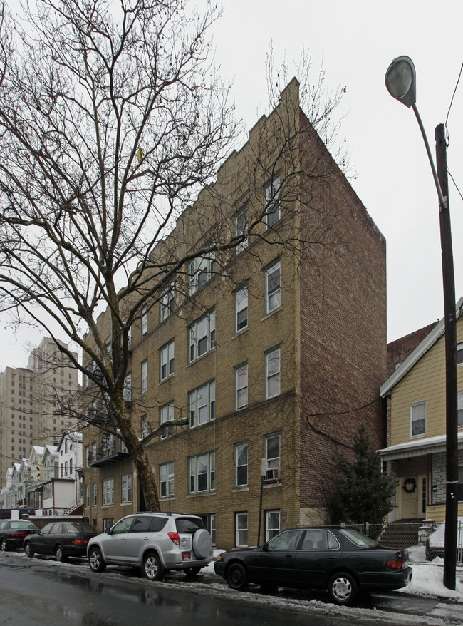 166 Summit Ave in Jersey City, NJ - Building Photo - Building Photo