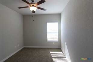 390 Creekside Curve in New Braunfels, TX - Building Photo