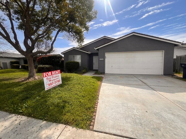 1825 Cochran Ave in Tulare, CA - Building Photo - Building Photo