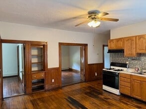 64 Crapo St in Bridgewater, MA - Building Photo - Building Photo