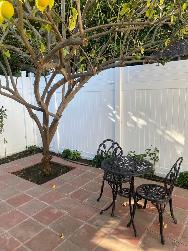 3675 Kelton Ave, Unit detached apartment