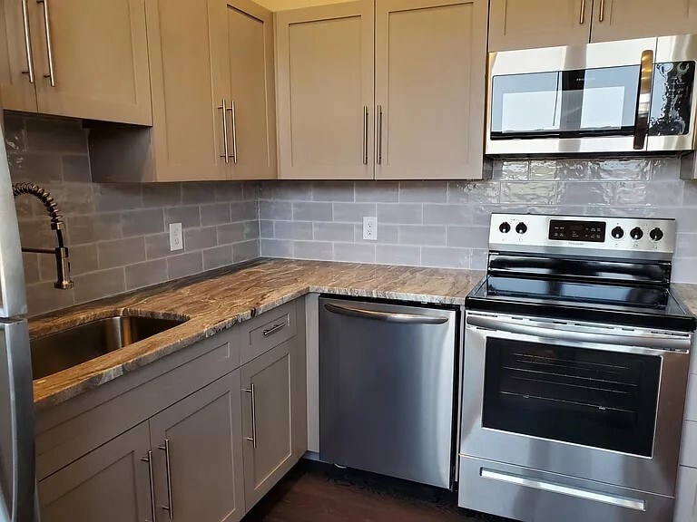 256 E Broadway, Unit A in Hopewell, VA - Building Photo