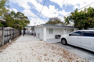 5803 Buchanan St in Hollywood, FL - Building Photo