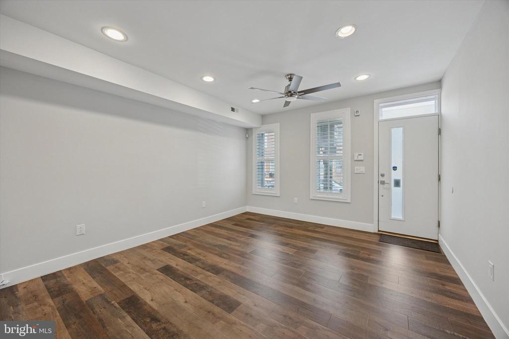 2222 Wharton St in Philadelphia, PA - Building Photo