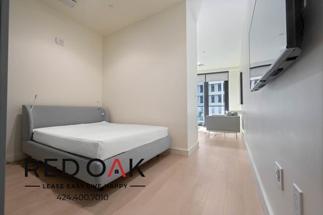 6401 Wilshire Blvd in Los Angeles, CA - Building Photo - Building Photo