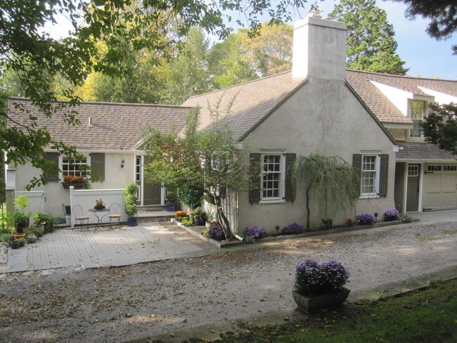 2 River Rd, Unit Apt 2