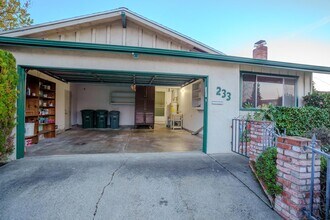 233 Cardinal Ln in Vallejo, CA - Building Photo - Building Photo